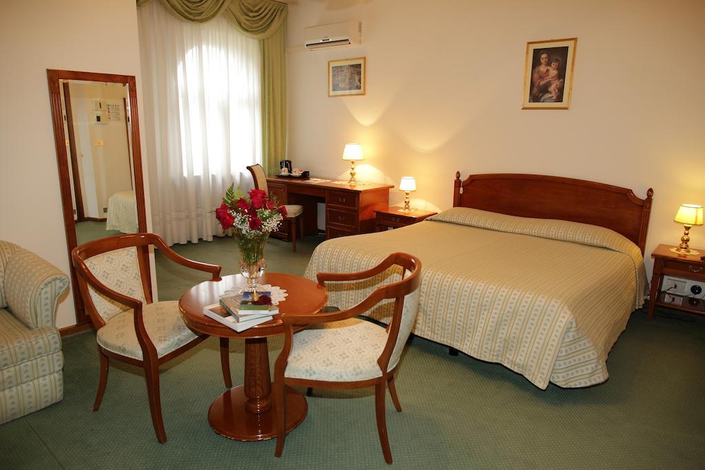 Locanda Al Castello Wellness Resort ชิวีดาเล เดล ฟรีอูลี ห้อง รูปภาพ